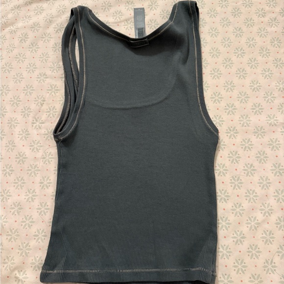 Skims Ribbed Tank Top - Picture 3 of 3
